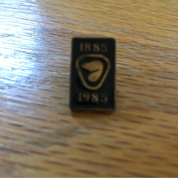 Canada National Park Commemorating 100 years of our parks system pin - Picture 3 of 7